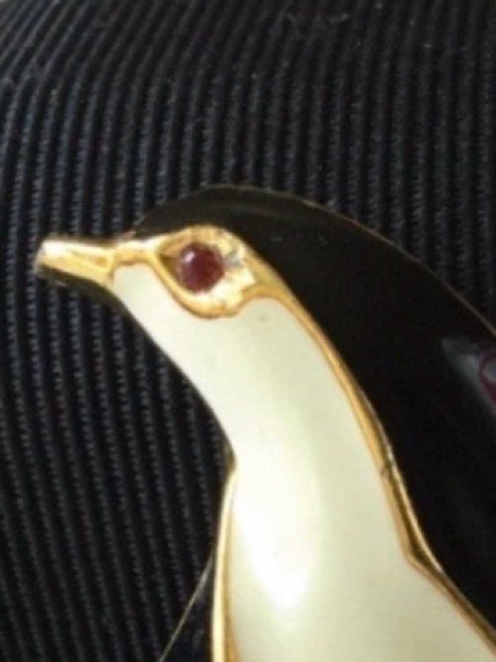 Vintage 1970s Gold-Tone & Enamel Penguin Brooch, Black & Ivory - Picture 4 of 10